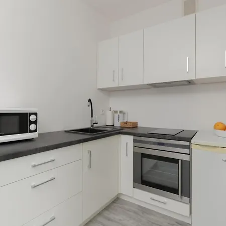 Studio Kopernika Dla 4 Gosci W Zielonej Lokalizacji Blisko Plazy By Renters